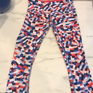 Lululemon Wunder Under crops size 6 EUC